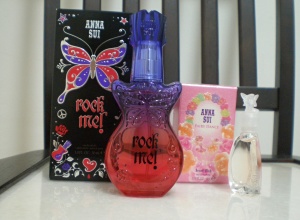 When I bought Anna Sui's "Rock Me!" at TPE Airport, I got a free "Fairy Dance" perfume that I now carry with me everywhere