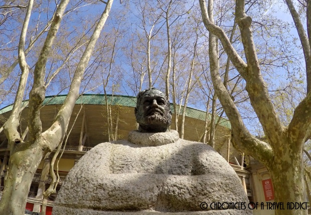 Eternal reverence of Ernest Hemingway in front of the Plaza de Toros